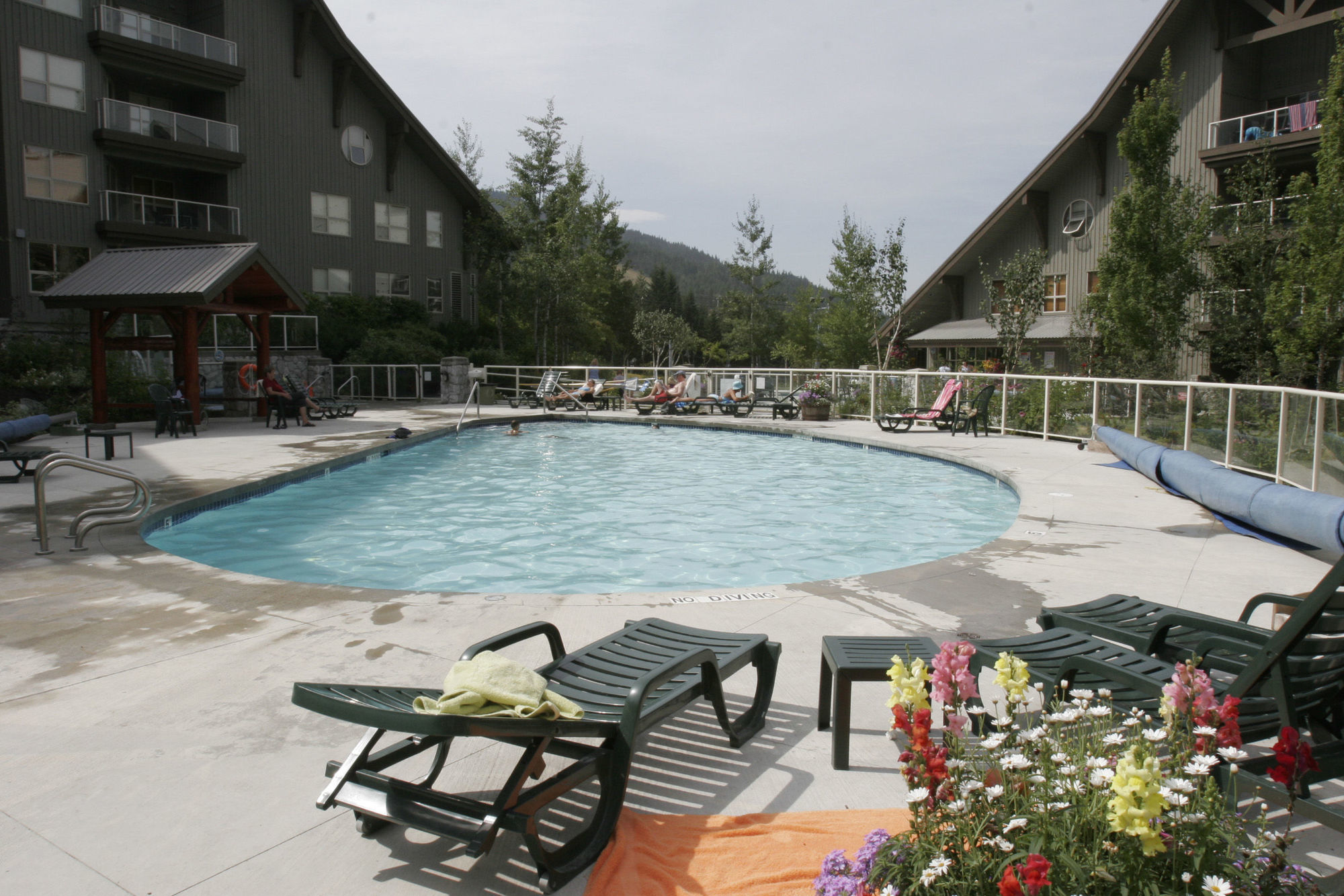 Aparthotel Aspens Blackcomb Whistler Zewnętrze zdjęcie